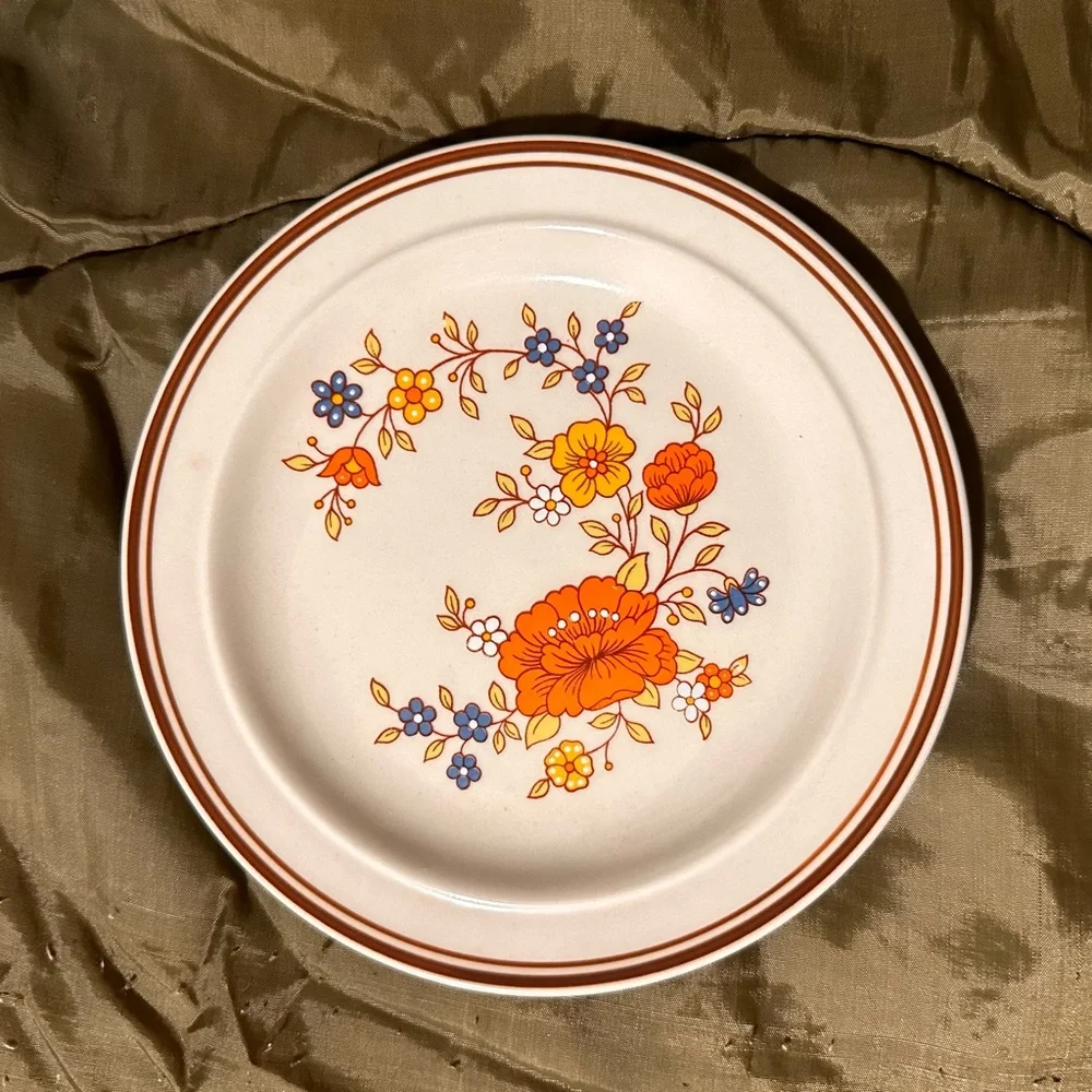 Vintage 1970’s Summer Garden by Excel Linda 7 inch plate with flowers - Picture 2 of 5